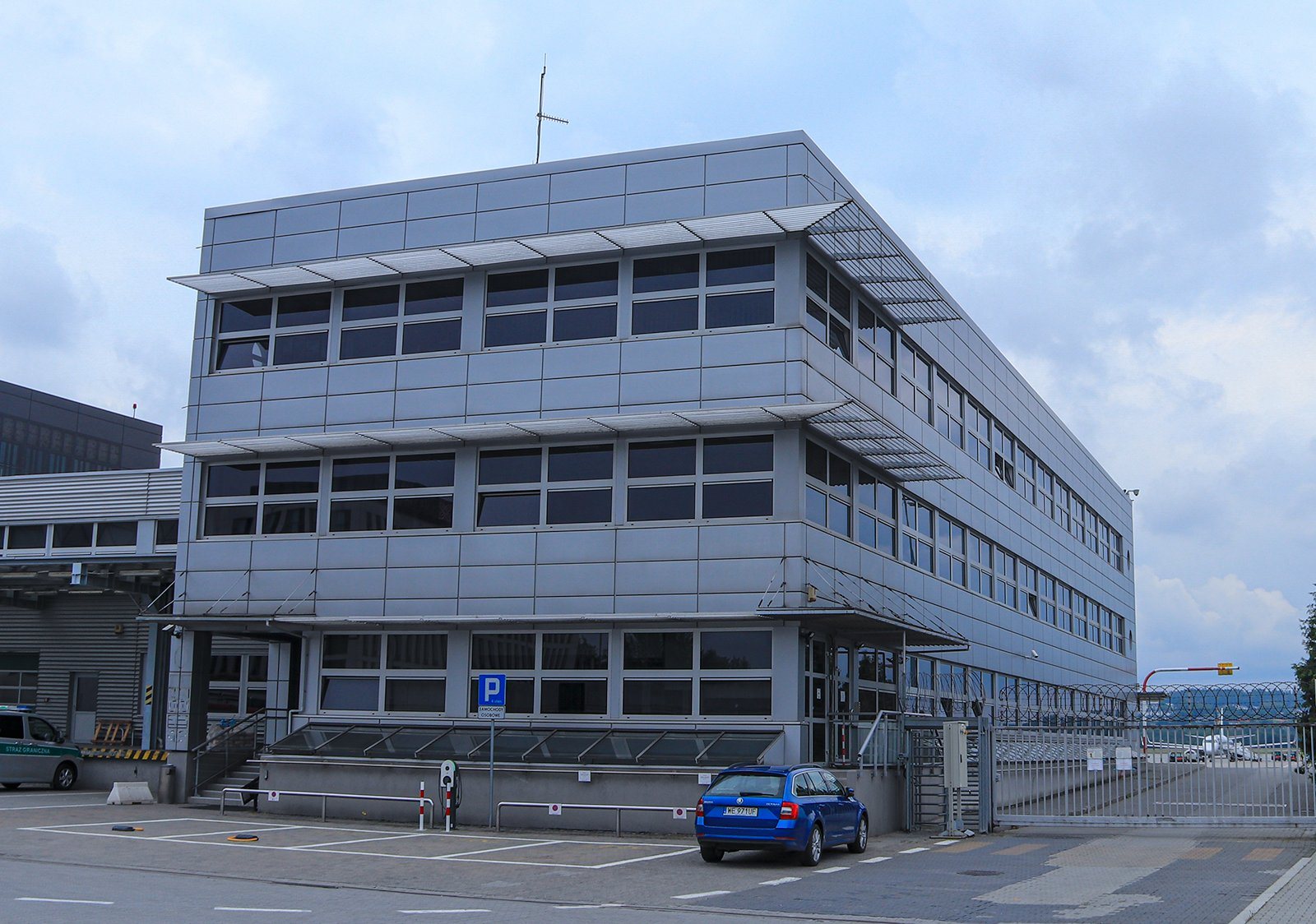 Przebudowa terminala cargo na terminal pasażerski, Kraków Airport